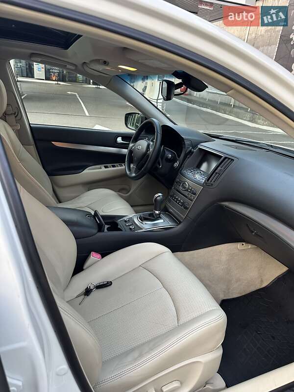Седан Infiniti G25 2012 в Києві