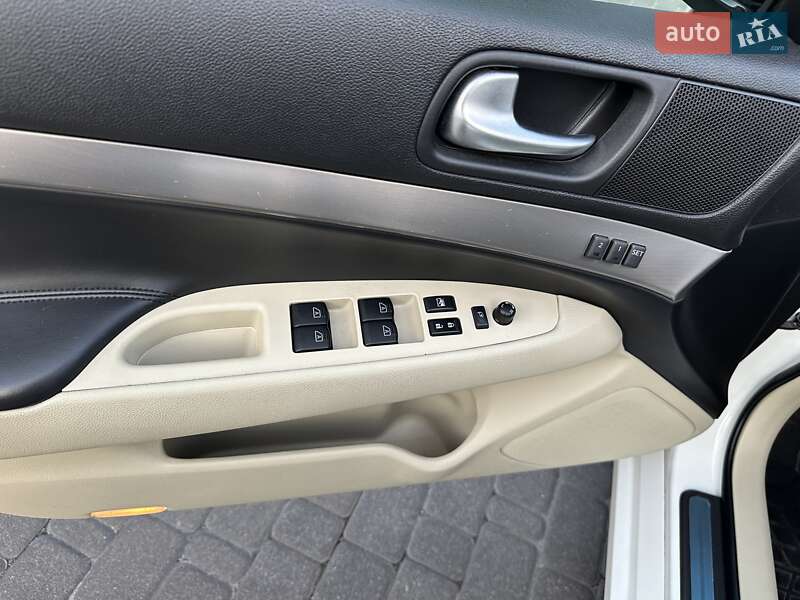 Седан Infiniti G25 2012 в Києві