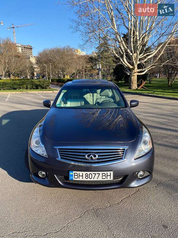 Седан Infiniti G25 2011 в 