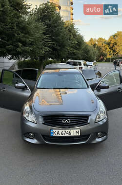 Седан Infiniti G25 2011 в 