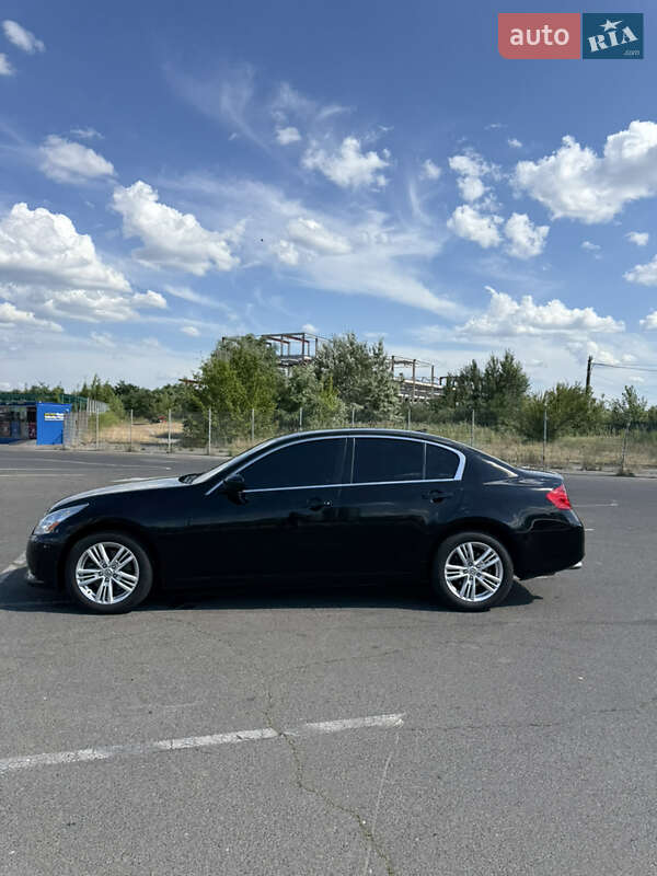 Седан Infiniti G25 2010 в Києві