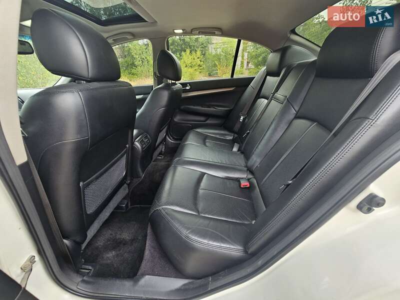 Седан Infiniti G25 2012 в Кам'янському
