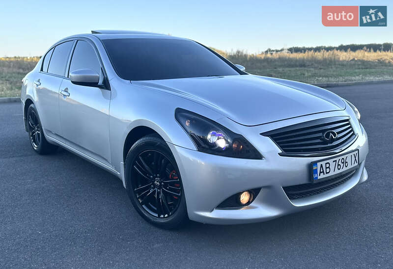 Седан Infiniti G25 2012 в 