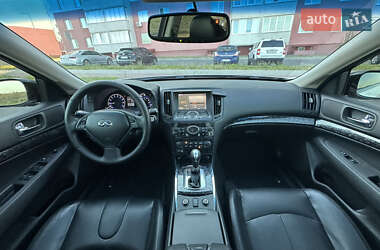 Седан Infiniti G25 2012 в 
