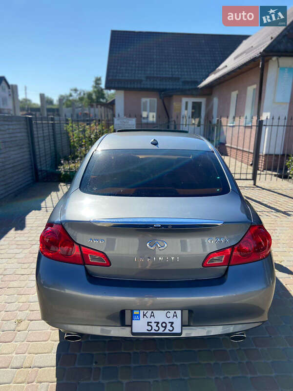 Седан Infiniti G25 2011 в Киеве