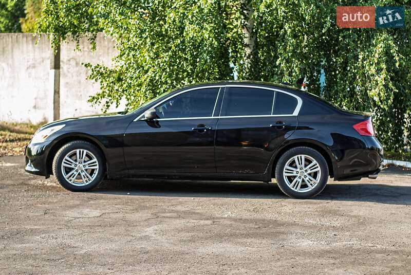 Седан Infiniti G25 2010 в Дубровиці
