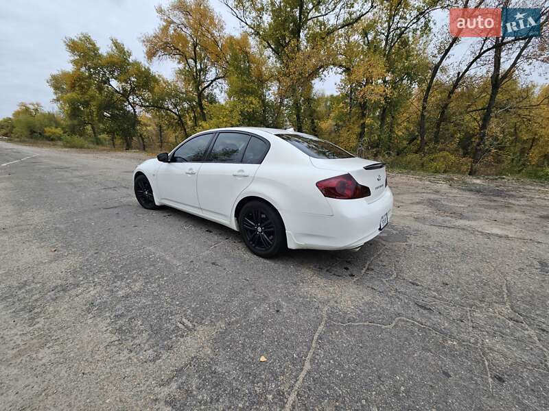 Седан Infiniti G25 2012 в Кам'янському