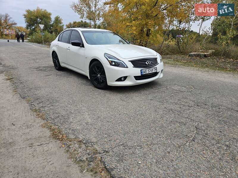 Седан Infiniti G25 2012 в Кам'янському