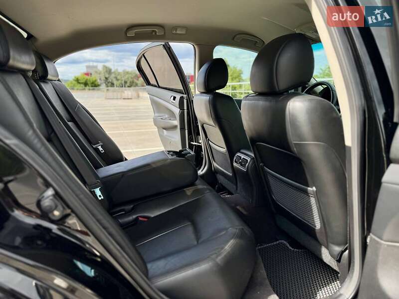 Седан Infiniti G25 2012 в Киеве