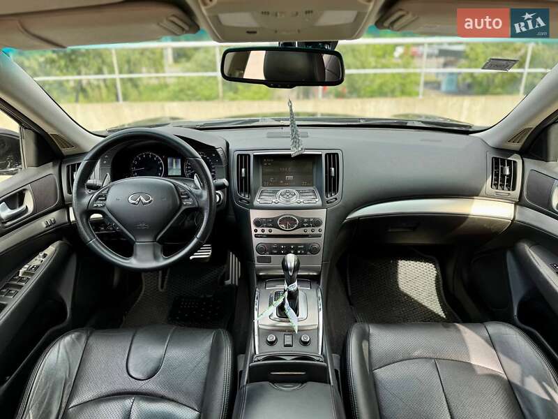 Седан Infiniti G25 2012 в Киеве