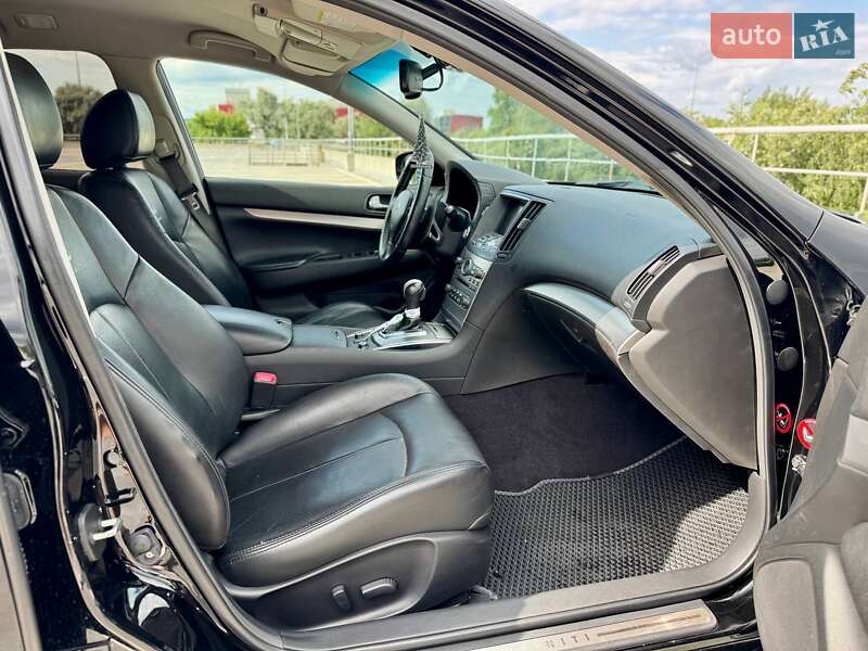 Седан Infiniti G25 2012 в Киеве