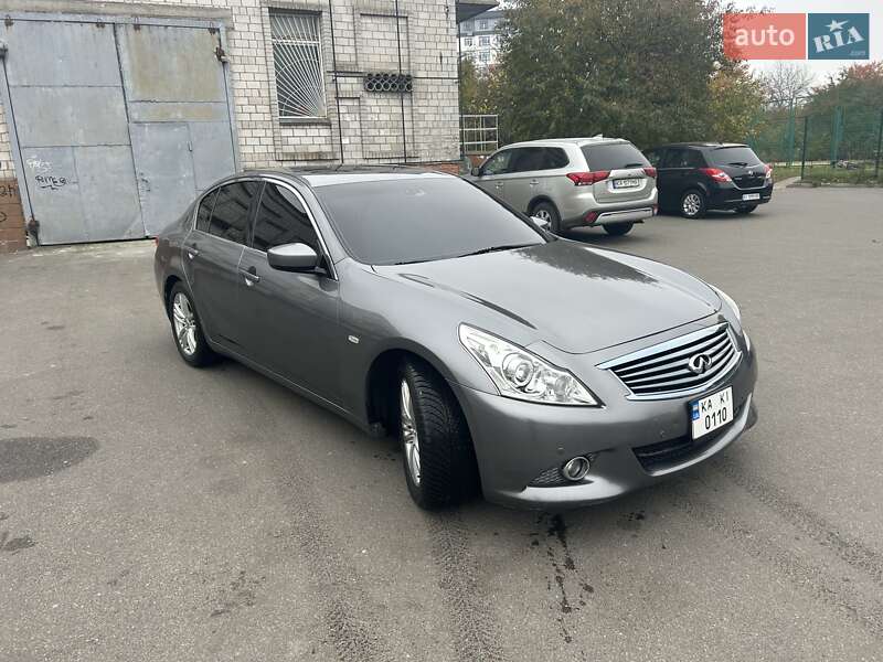 Infiniti G25 2011