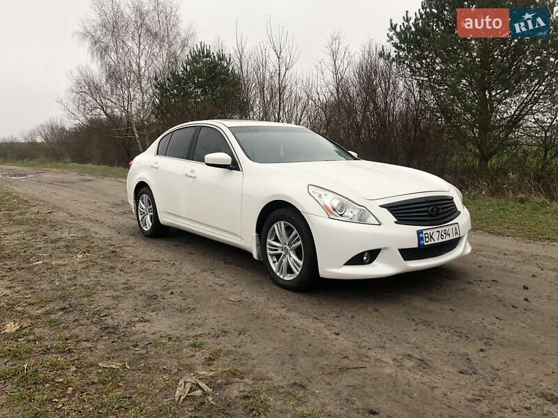 Infiniti G25 2011