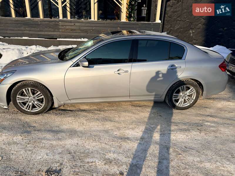 Седан Infiniti G25 2010 в Киеве