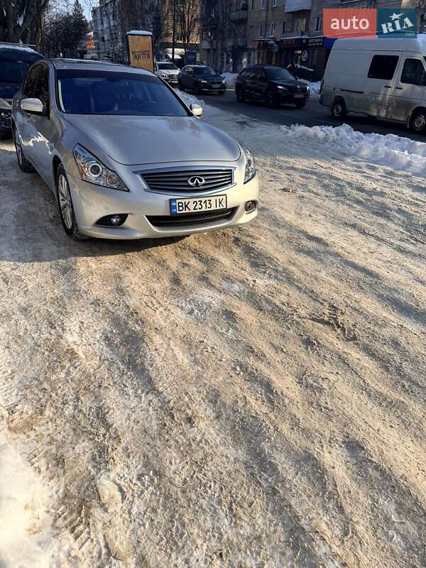 Седан Infiniti G25 2010 в Киеве