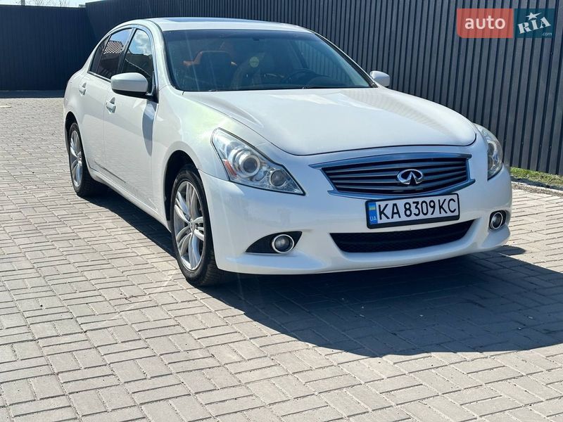 Infiniti G25 2011