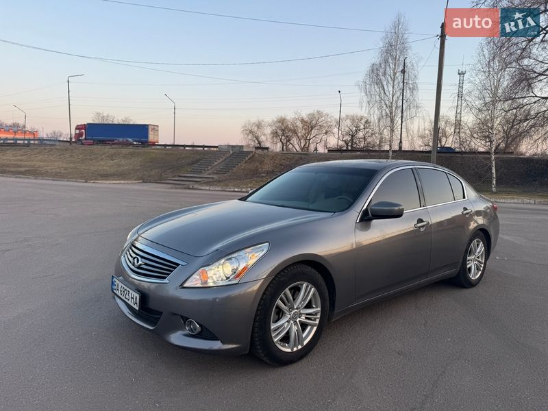 Седан Infiniti G25 2012 в Александрие
