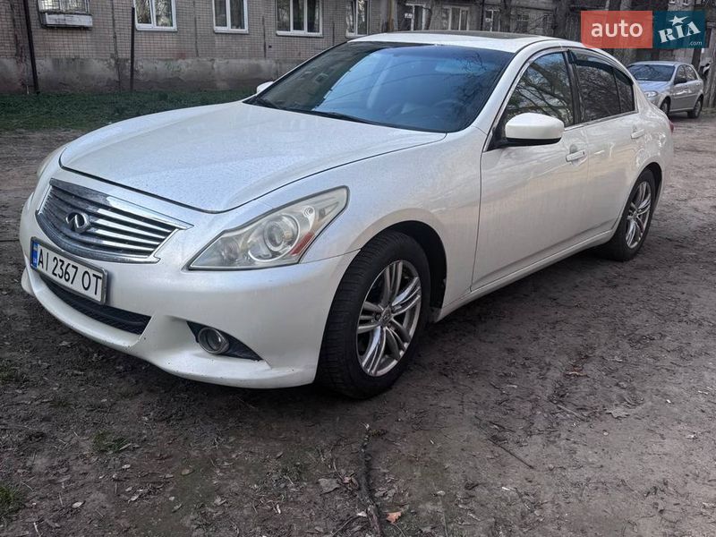 Infiniti G25 2011
