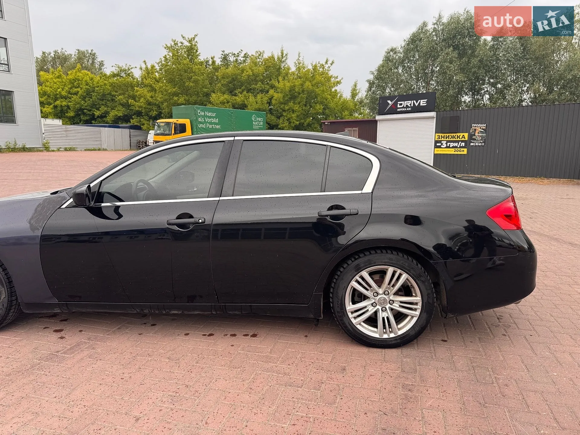 2011 Infiniti G - мініатюра 2