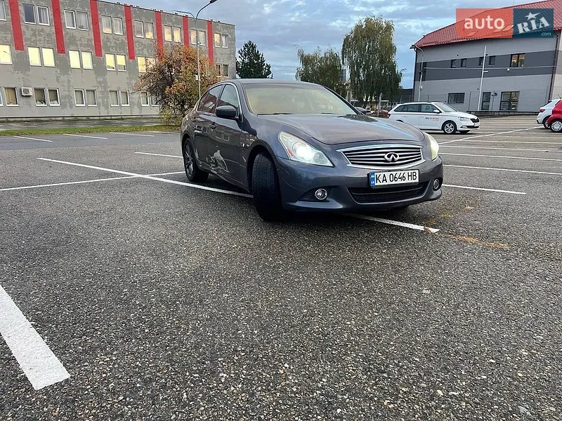 Infiniti G25 2011