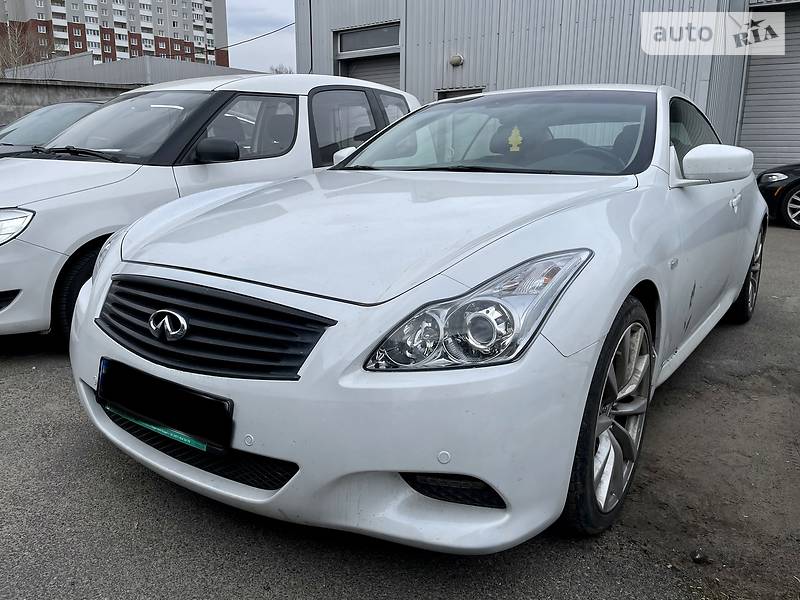 Купе Infiniti G37 2009 в Киеве