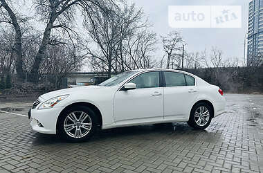 Седан Infiniti G37 2013 в 