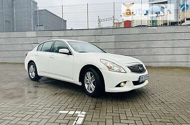 Седан Infiniti G37 2013 в 
