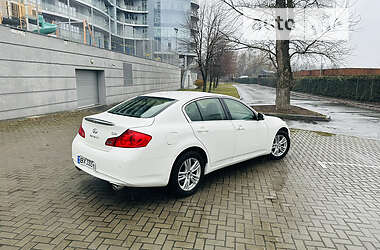 Седан Infiniti G37 2013 в 