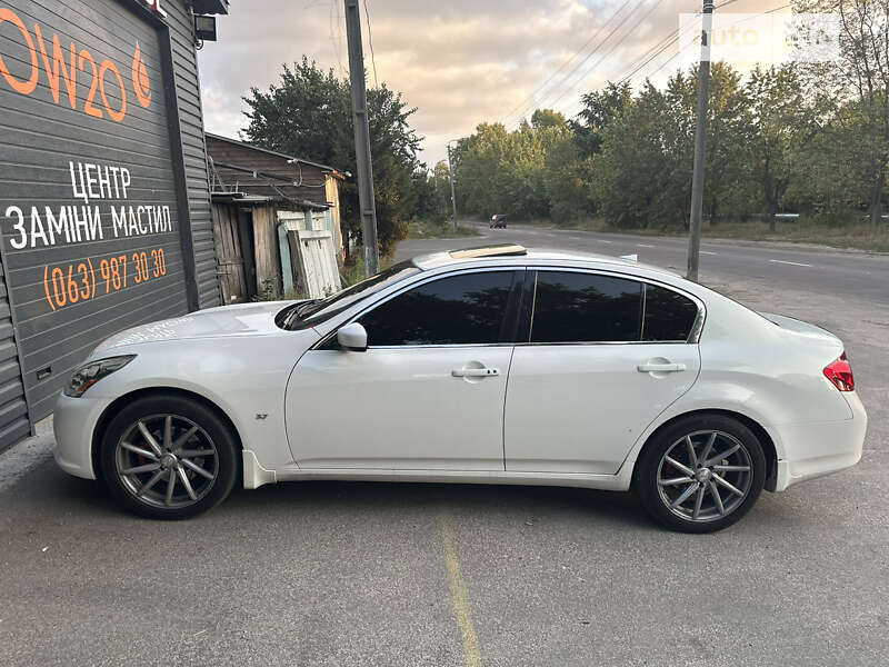 Седан Infiniti G37 2012 в Чернигове