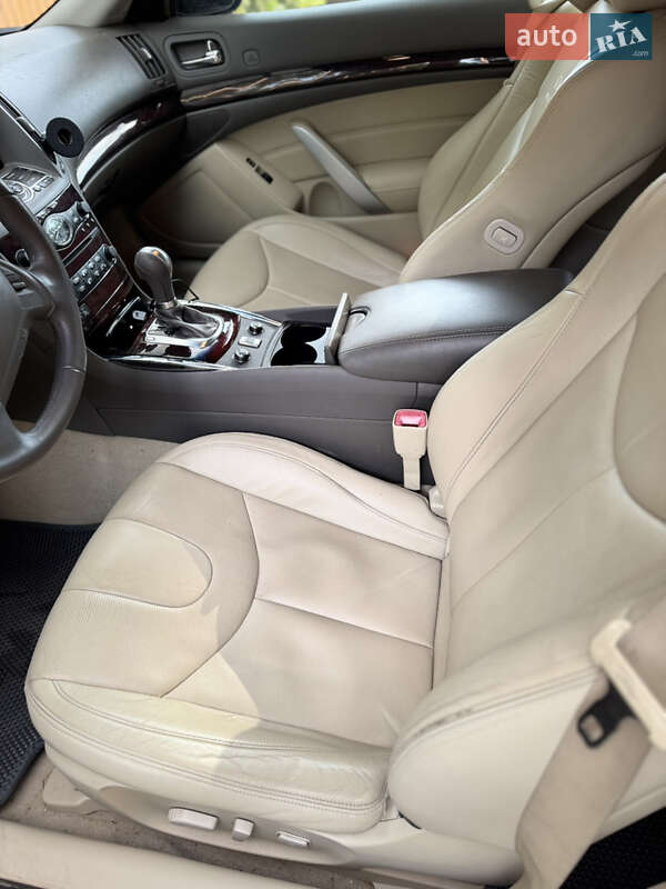 Кабриолет Infiniti G37 2010 в Киеве