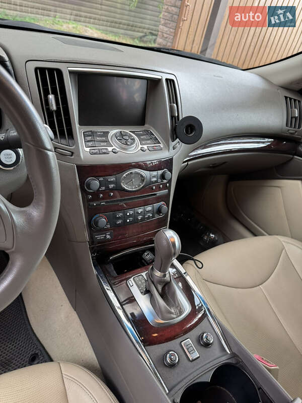 Кабриолет Infiniti G37 2010 в Киеве