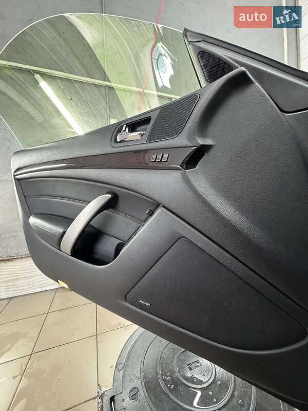 Купе Infiniti G37 2012 в Киеве