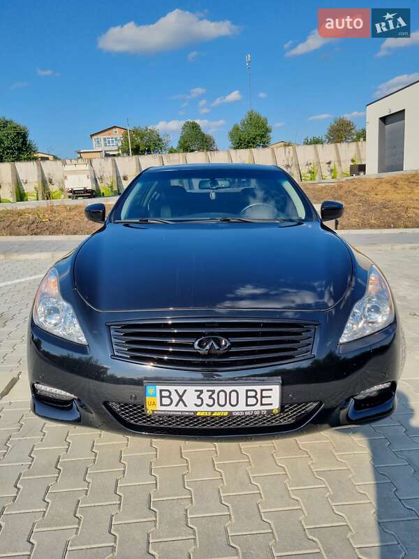 Купе Infiniti G37 2009 в Черновцах