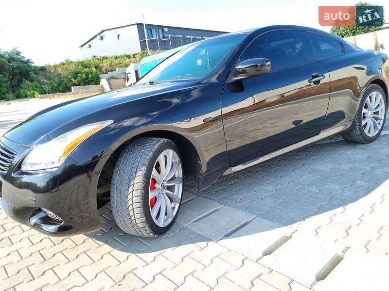 Купе Infiniti G37 2009 в Черновцах