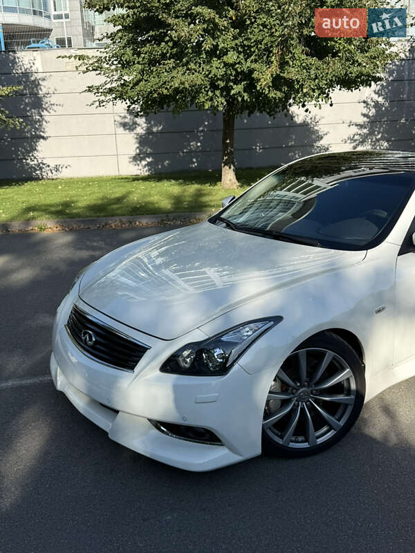 Купе Infiniti G37 2009 в Києві