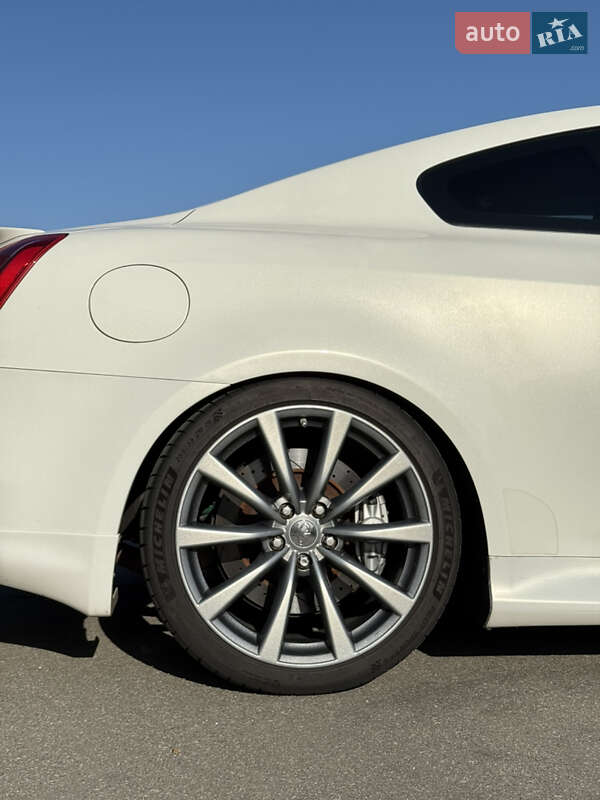 Купе Infiniti G37 2009 в Києві