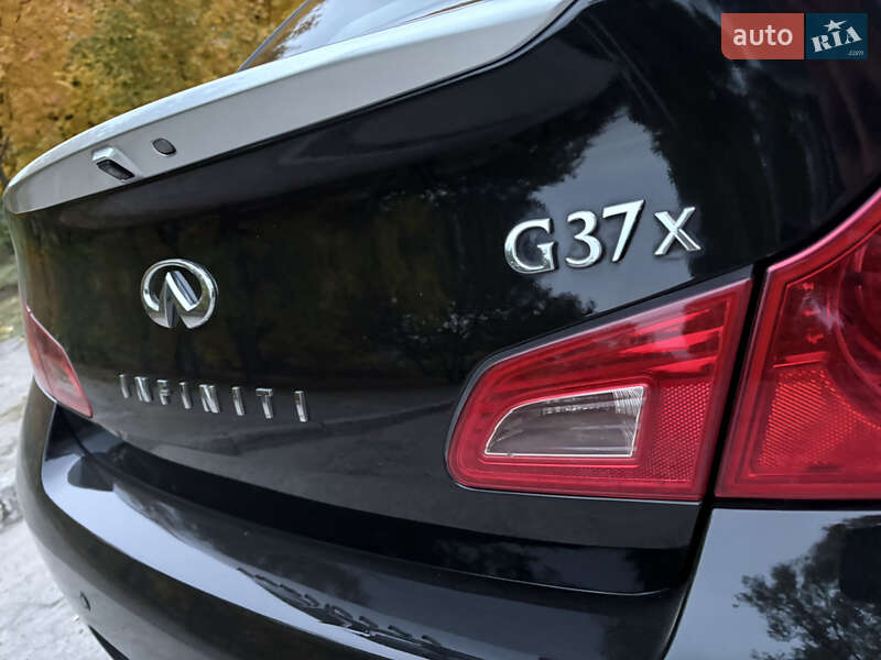 Седан Infiniti G37 2010 в Дніпрі