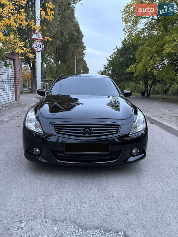 Седан Infiniti G37 2010 в Дніпрі