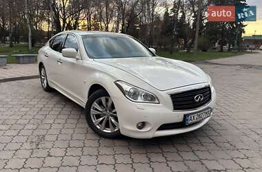 Седан Infiniti M25 2011 в Краснограді