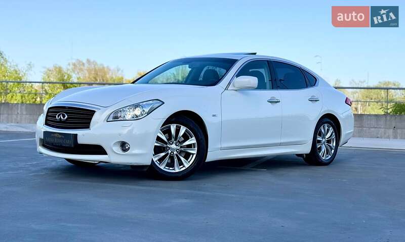 Седан Infiniti M25 2012 в 