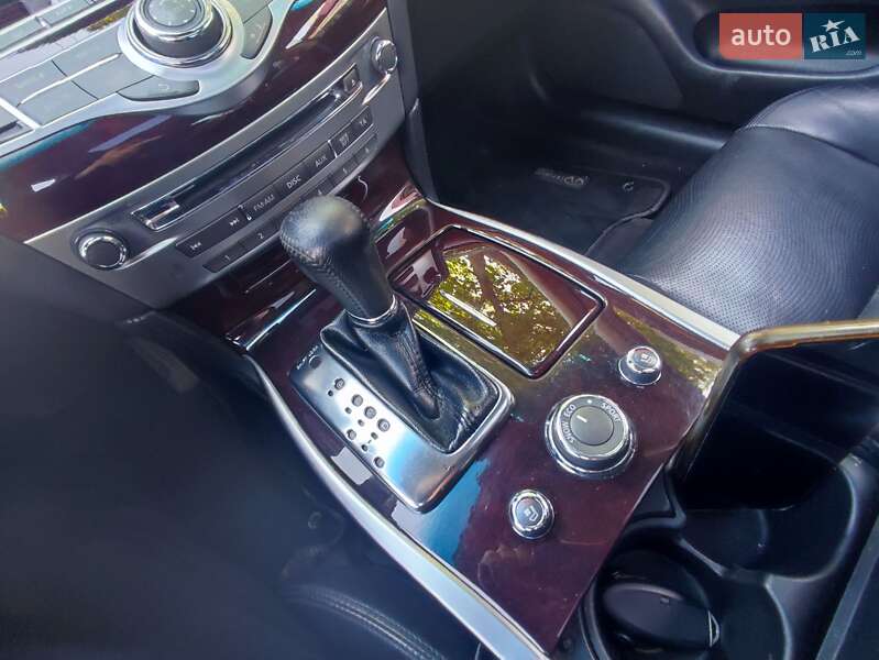 Седан Infiniti M25 2012 в Запоріжжі