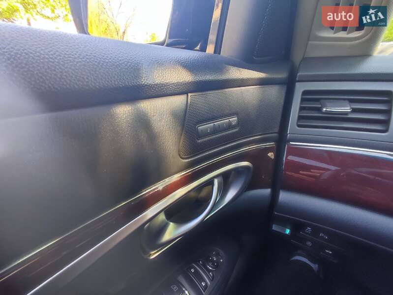 Седан Infiniti M25 2012 в Запоріжжі
