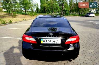 Седан Infiniti M25 2012 в 