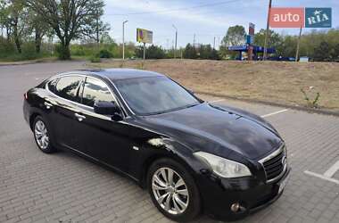 Седан Infiniti M25 2012 в 