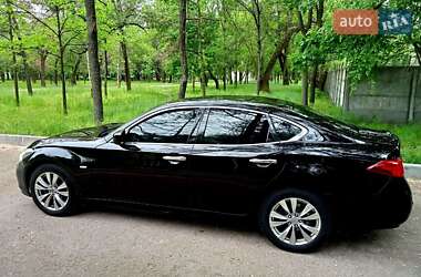 Седан Infiniti M25 2012 в 