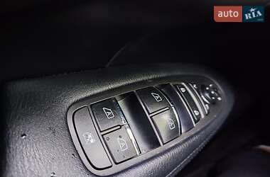 Седан Infiniti M25 2012 в 