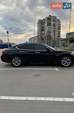 Седан Infiniti M25 2013 в 