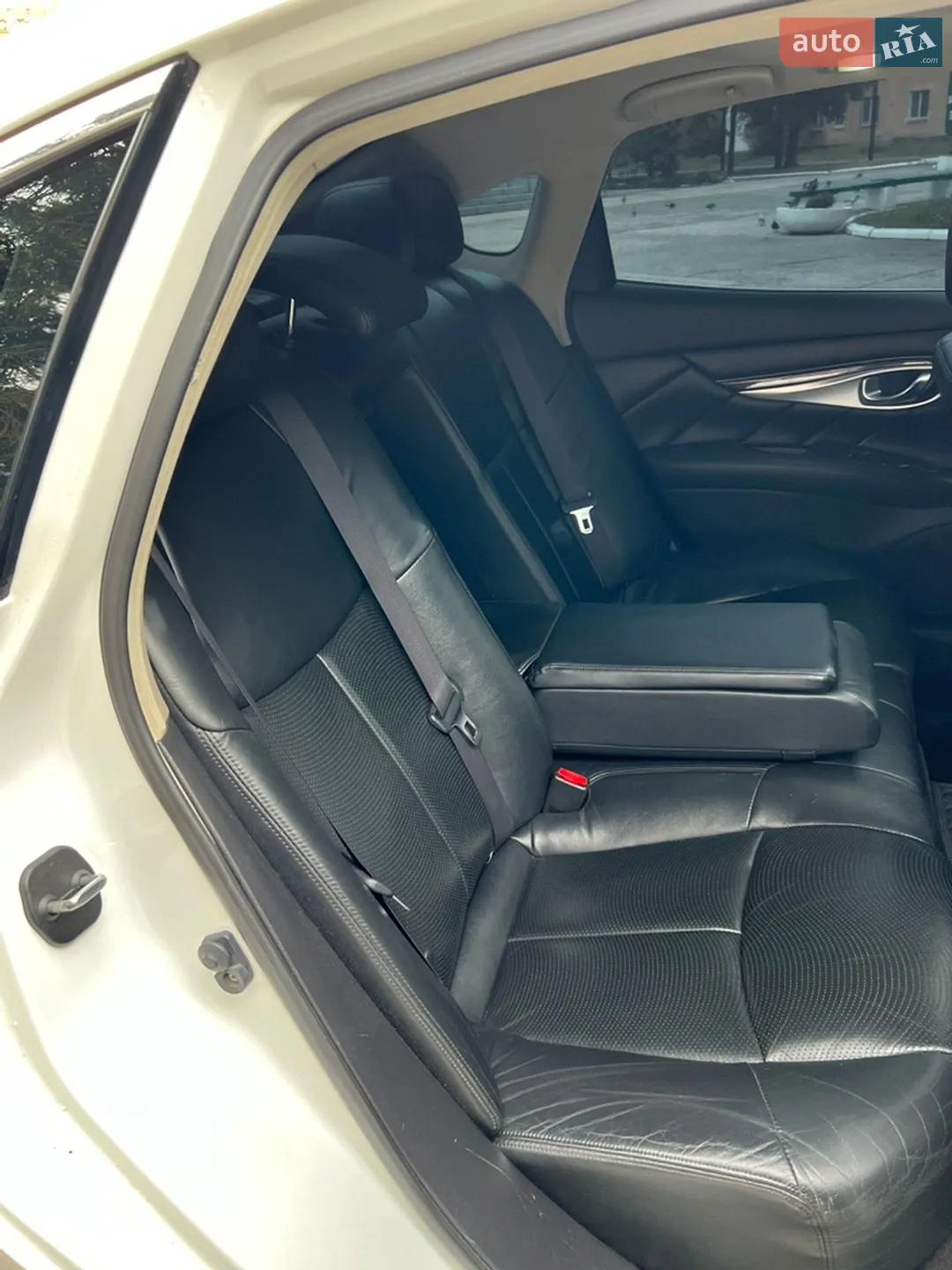 2011 Infiniti M - мініатюра 20