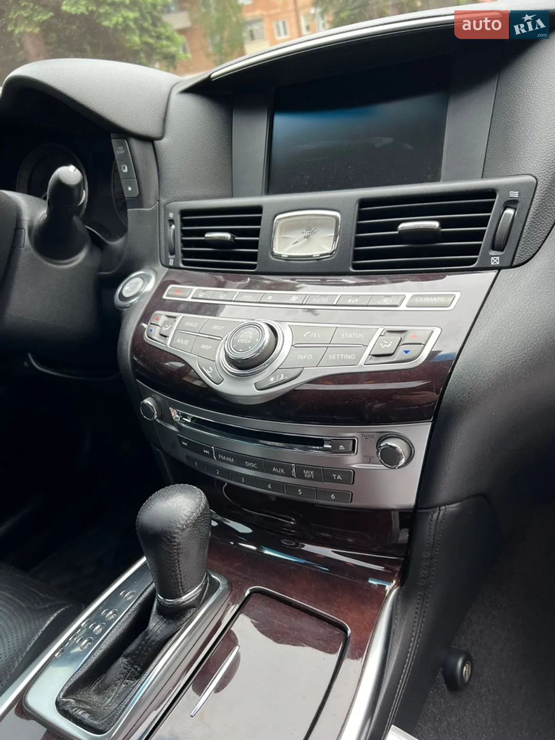 2011 Infiniti M - мініатюра 24