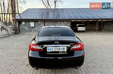 Седан Infiniti M30 2010 в 